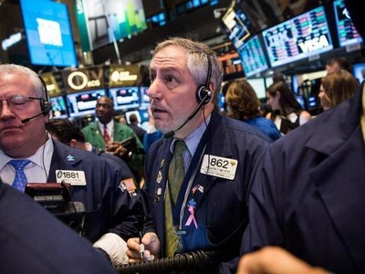 Giới đầu tư bất ngờ bán tháo ngay trước ngày báo cáo việc làm của Mỹ được công bố